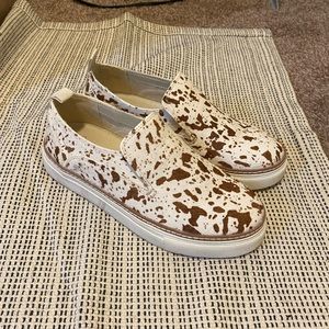 Sneakers (Worn once)